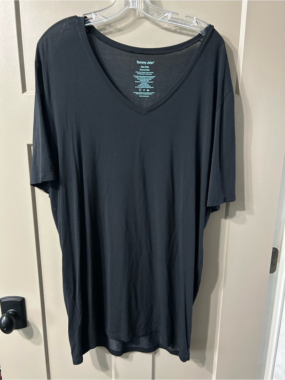 Tommy John Second Skin V-Neck T-Shirt in Black